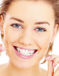 Отличие вощеной зубной нити от невощеной: какую выбрать? - Стоматологическая клиника «Мира»